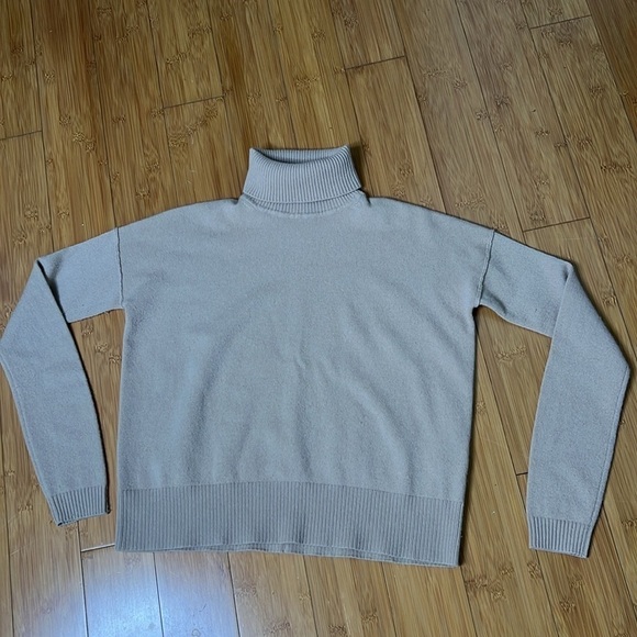 Cuyana Wool Cashmere Turtleneck Sweater - Camel - XS - Picture 5 of 9